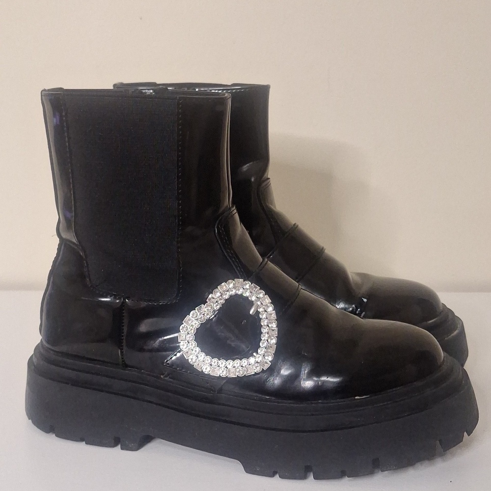 Zara Chunky Lug Sole Rhinestone Heart Buckle Chelsea Boots SZ 6 - Picture 2 of 13